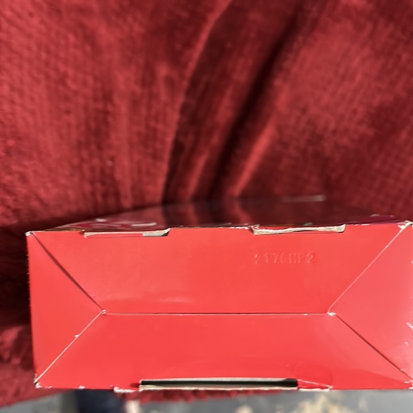 Barbie Holiday Surprise 2015. Nice Christmas Gift, Never Taken Out Of Box. NWOT - Picture 10 of 12